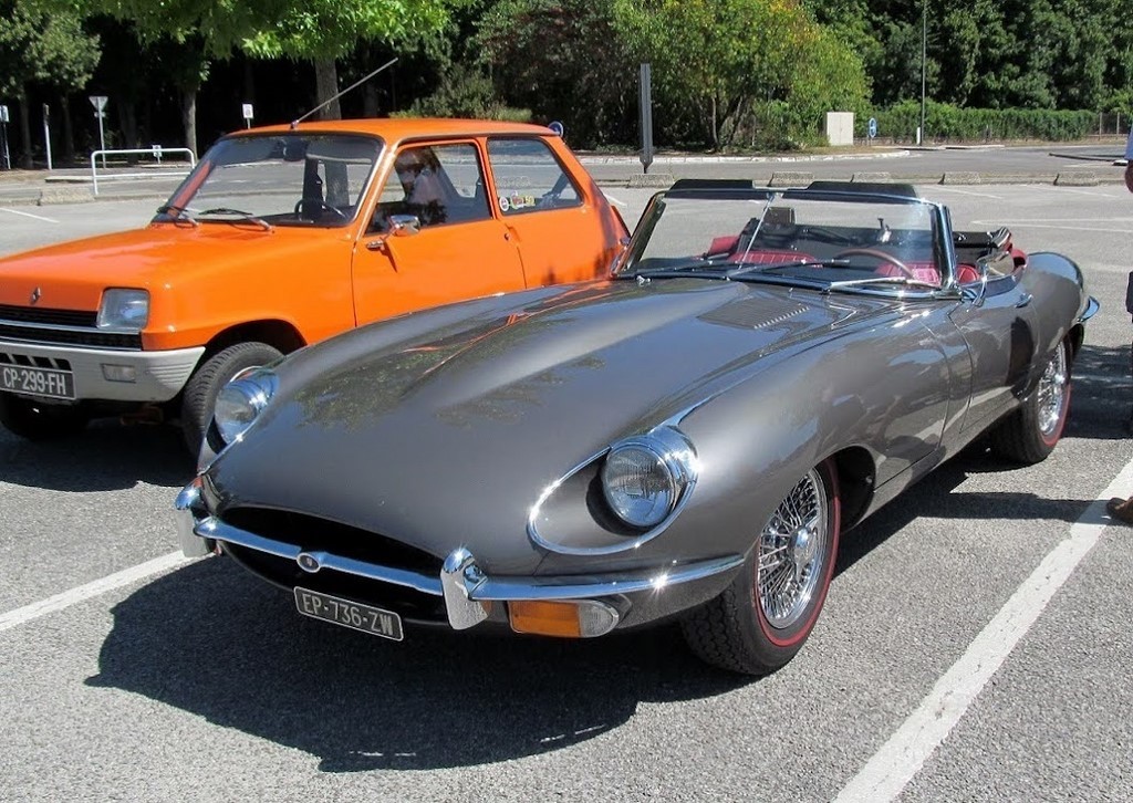 Rendez-Vous mensuel de voitures anciennes a Beauvais Rendez-Vous mensuel de voitures anciennes a Beauvais Jaguar Type E