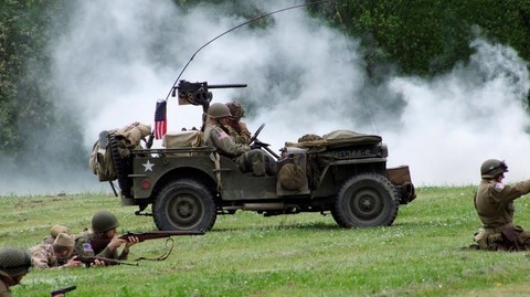 Cramoisy véhicules militaires