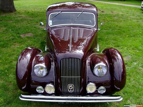 Chantilly Rendez-vous mensuel de voitures anciennes et de prestige