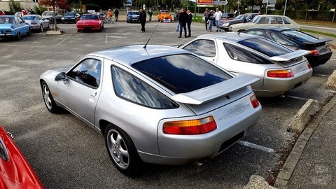 PORSCHE 928